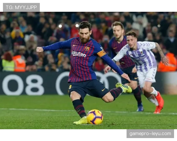 克鲁伊夫式传球引领战术革新，足球赛场再现亮眼表现