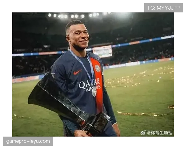 姆巴佩宣布留队引爆足坛，巴黎圣日耳曼阵容实力再获强心剂